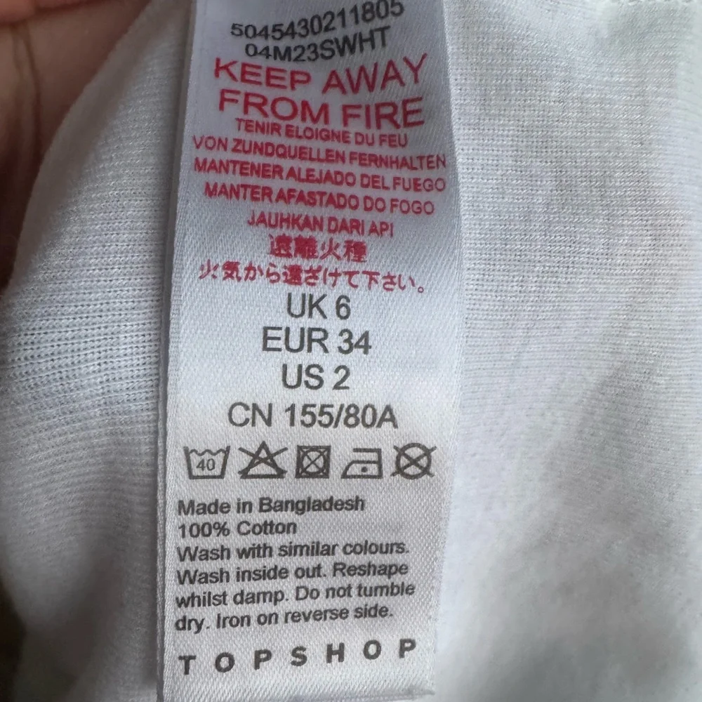 TOPSHOP women’s cropped tee size US 2